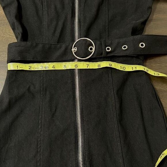 Mini black dress with short sleeves - Picture 8 of 10